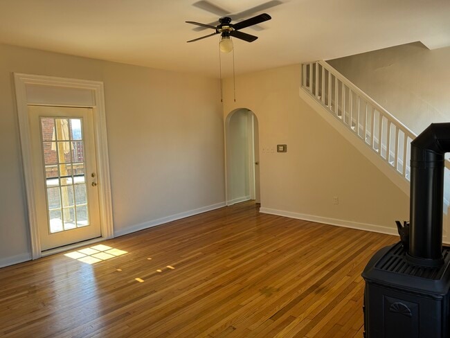living/dining room - 4747 Hatfield St Unit Apartment 2