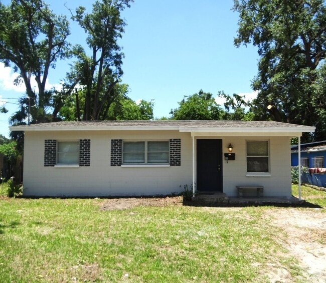 Building Photo - 3 Bedroom, 1 bath home - Just renovated