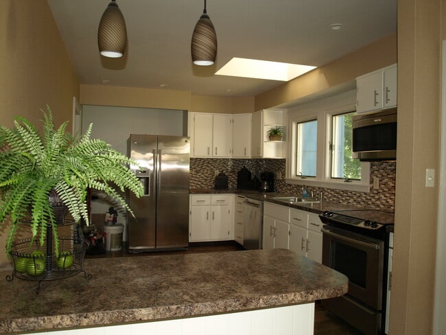 Kitchen - 9049 River Rd Unit 1w