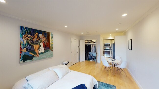 Building Photo - 296 Beacon St Unit 2