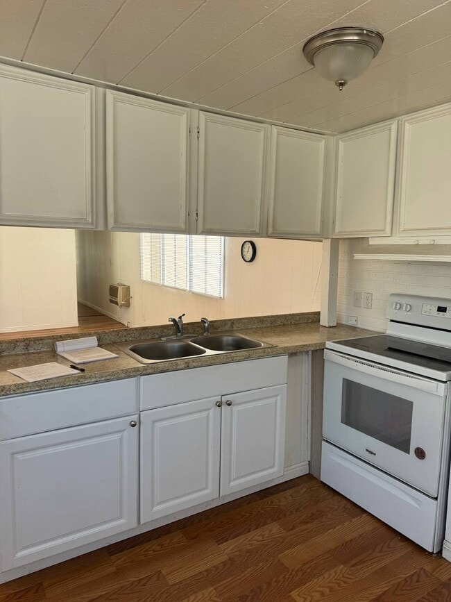 Photo - SALINA RENTALS - TRLR #4