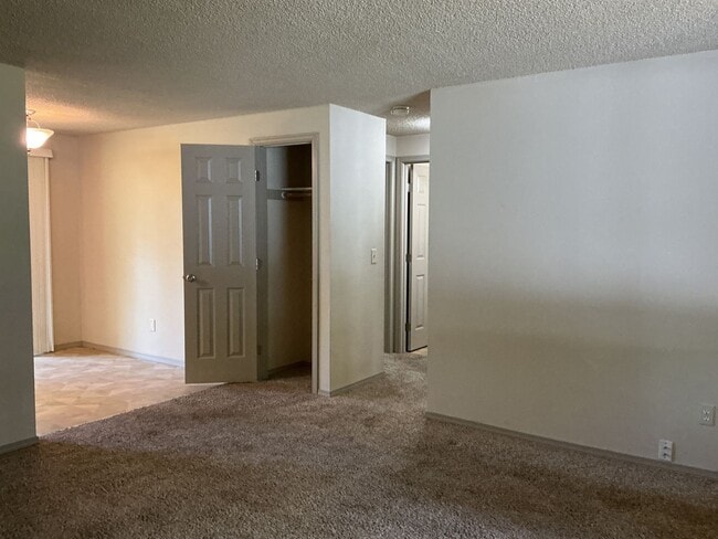 Photo - DUPLEX - 2 BED 1 BATH WITH 1 CAR GARAGE IN CENTRAL PORT ORCHARD! Unidad 2