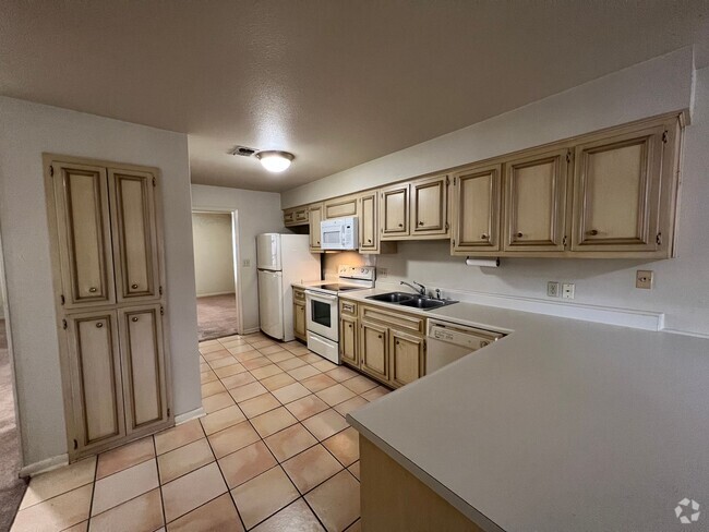 Building Photo - Spacious 2 Bedroom 2 Bath Condo in Alamo H...
