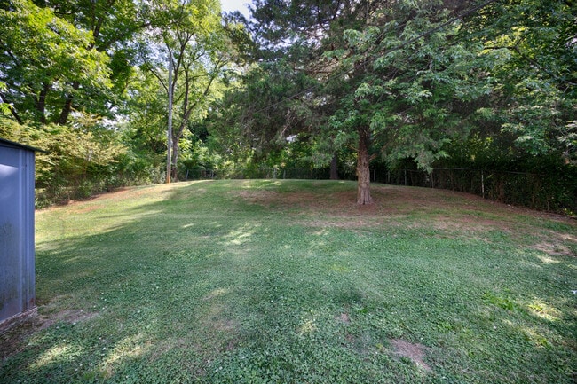 Photo - 907 Fairway Dr NW