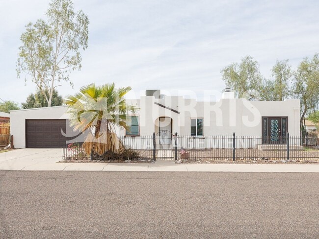 Building Photo - 225 E Aguilar St