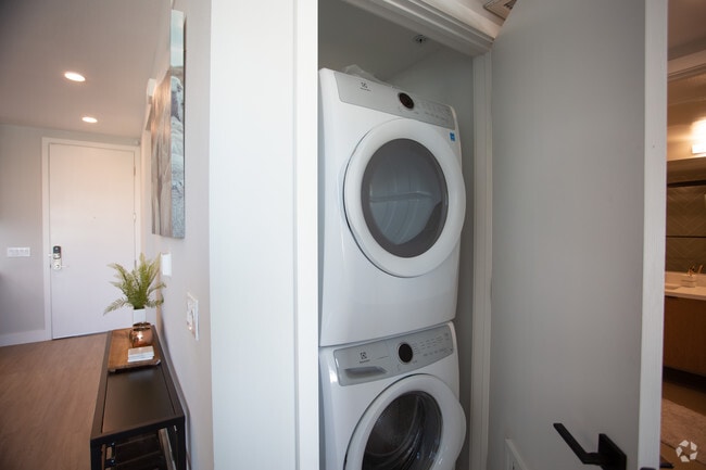2HAB, 1BA - 908 ft²
