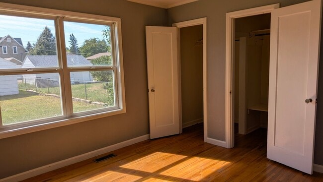 Photo - 2520 6th Ave N