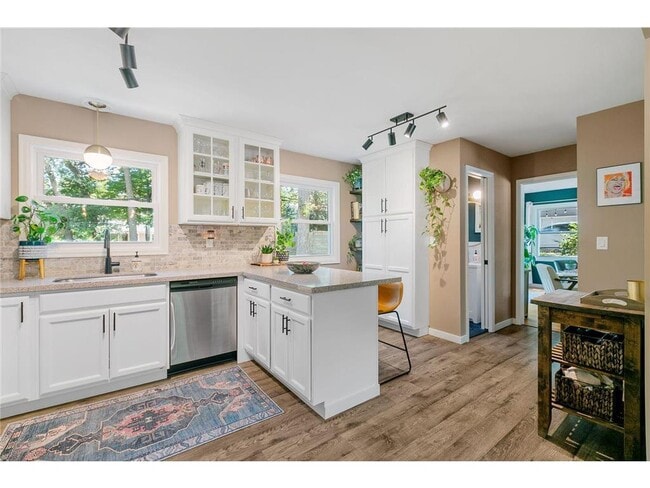 Photo - 1620 Winnetka Ave N