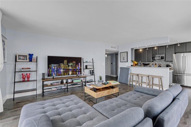 1688 West Ave