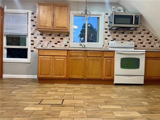 Building Photo - 36 Highland St Unit 3