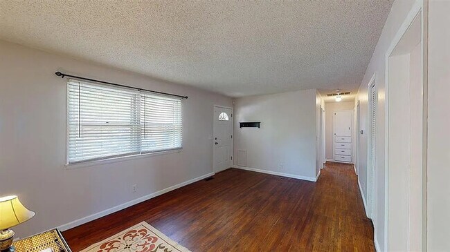 Photo - 609 Chase St