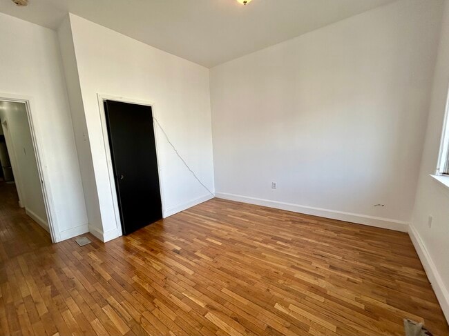 Building Photo - 2823 W Girard Ave Unit 2R Rental