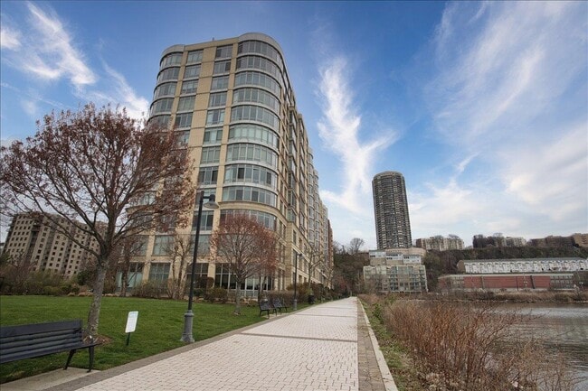 Building Photo - 8100 River Rd Unit 302