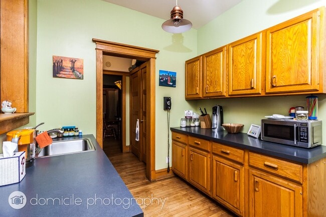 Photo - 3747 N Pine Grove Ave Unit 1