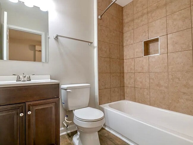 Building Photo - 1025 Rosedale Ave Unit A