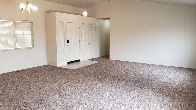 Photo - ONLY $2,550 PER MONTH FOR THIS SPACIOUS RANCH STYLE HOME - 2056 SQ FT / 3BDRM/2BATH/3GARAGE ON O...