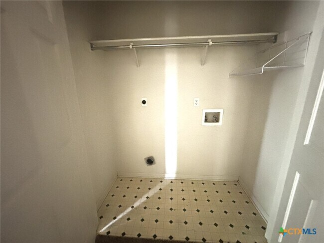 Photo - 308 Deloris Dr