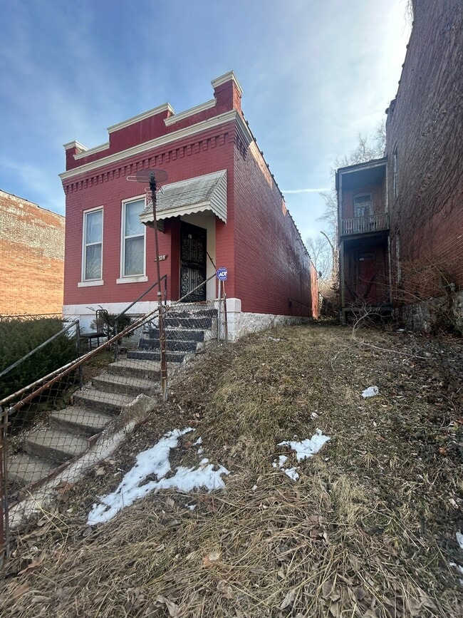 2028 E Prairie Ave