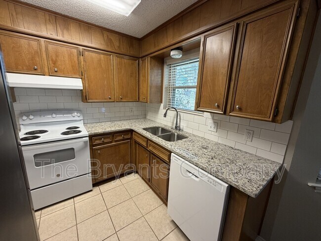 Photo - 815 Hilltop Dr