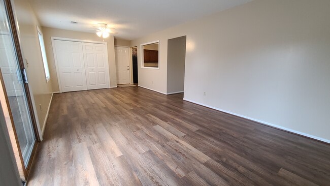 Building Photo - 1497 4th St W Unit 2