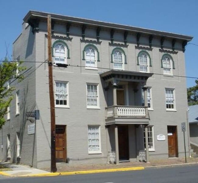 Building Photo - 523 S Cameron St Unit 3