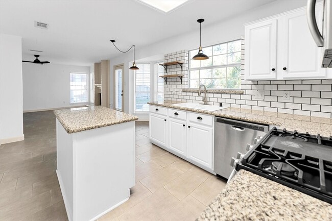 Photo - 14 Hawkseye Pl