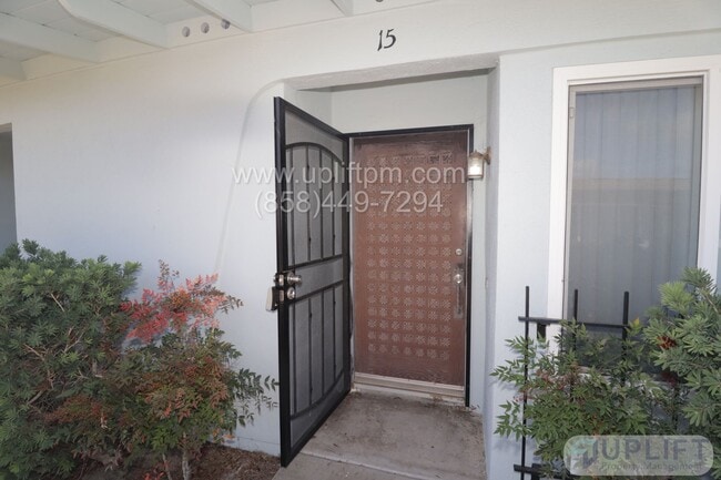 Building Photo - 2 Bedroom 1.5 Bath Home in 55+ Community Unit 15