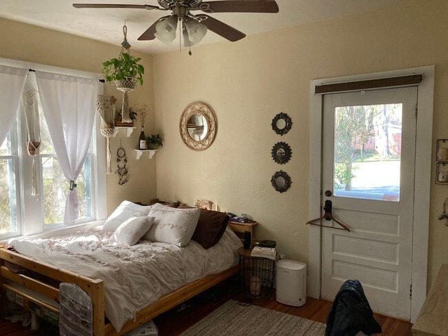 Photo - Beautiful, Large 3 Bedroom House Steps fro...