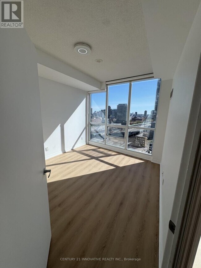 Photo - 16 Yonge St Unité 2209