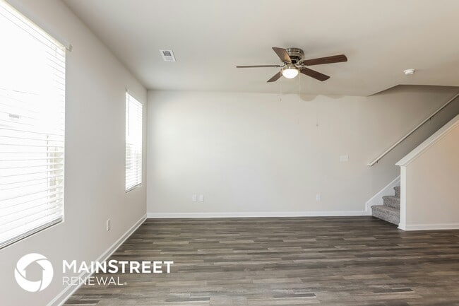 Photo - 427 Winsley Dr