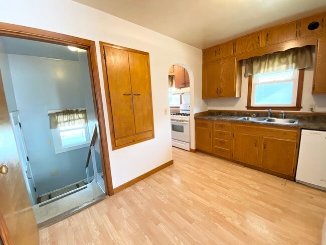 Photo - 4 Bed 2 Bath House! Fenced in yard!