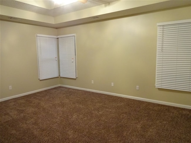 Photo - 285 Thornbush Ln