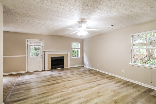 Photo - 4385 Bradley Dr SW