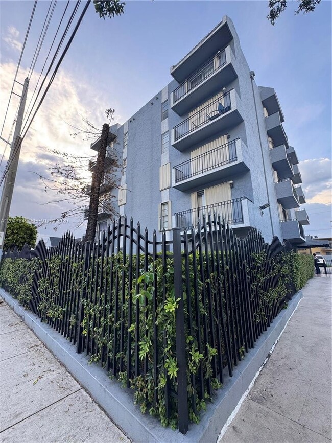 Photo - 1933 SW 7th St Unit 504