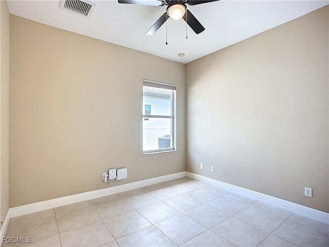 Photo - 4930 SW 25th Ct