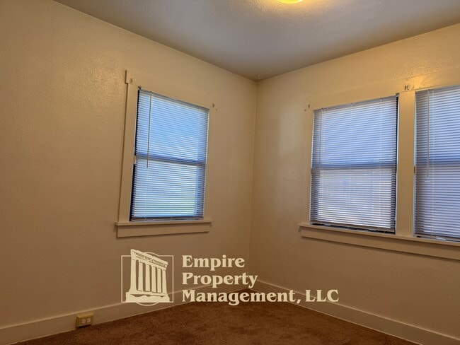 Photo - 537 NE Winchester St