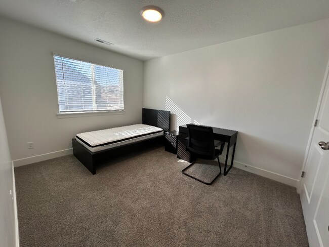 Photo - 2081 N 4100 W Unidad 2081 N 4100 W