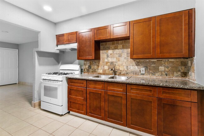 Photo - 4401 Denmark St