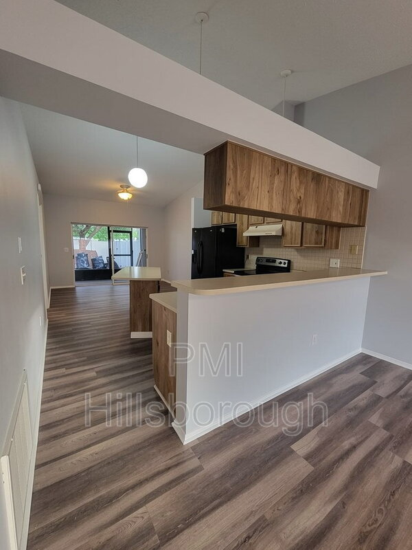 Photo - 914 Burlwood St