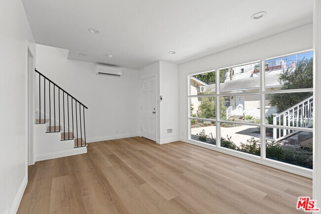 Building Photo - 814 3rd St Unit D Rental