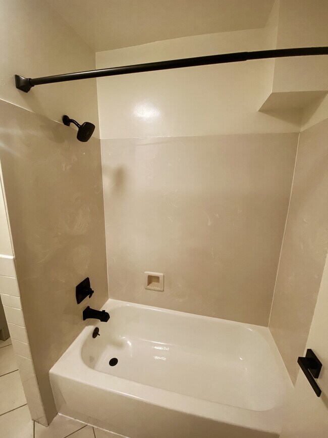 Photo - 315 E 15th St Unidad 315