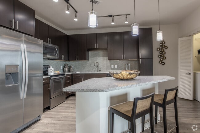 1 BR, 1 BA - 906 SF - Folio West Houston