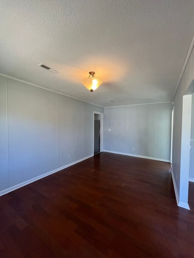 Photo - 4 Bedroom Home Located in Pineville Hills Community