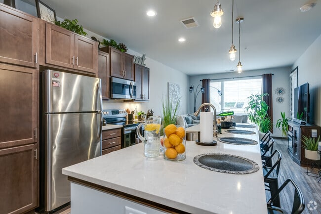 1 BR, 1 BA - 794SF