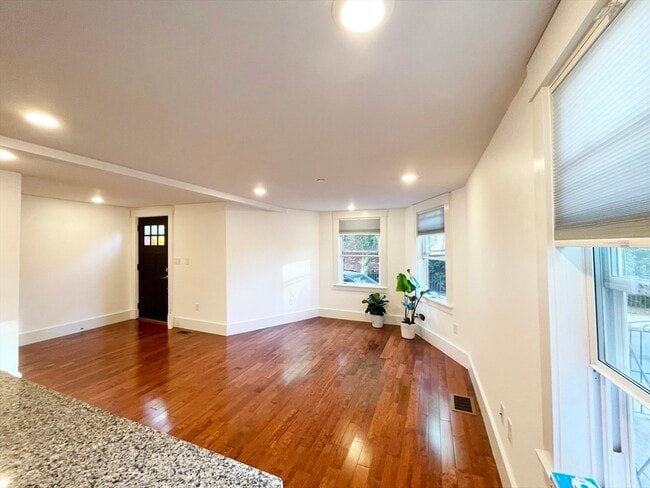 Photo - 2 Auburn Ave Unit 2