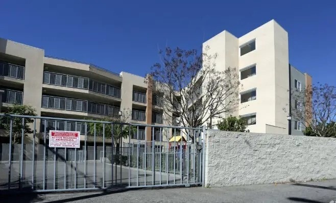 Photo - 6050 S Western Ave