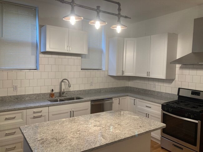 Photo - 747 N Throop St