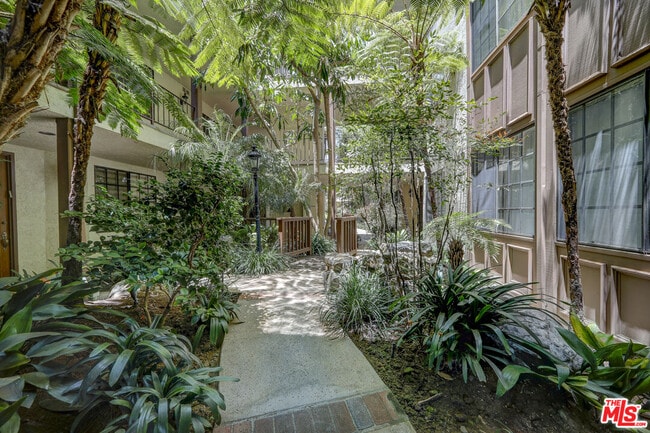 Photo - 11939 Gorham Ave Unidad 105