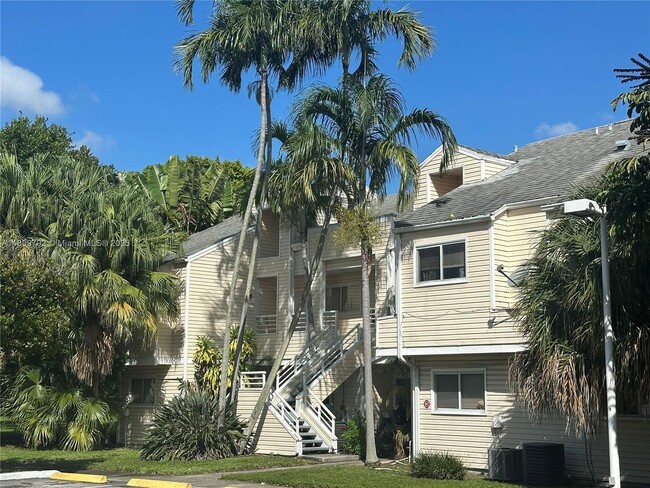 Building Photo - 3413 NW 44th St Unit 106