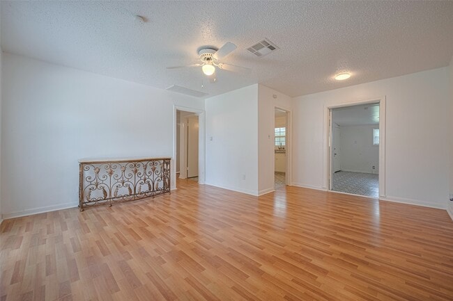 Photo - 5513 Fairdale Ln